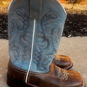 Laredo Women’s Brown and Light Blue Western Boots Women’s Size 6